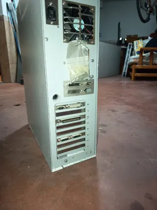 Ordenador Vintage con Doble Disquetera