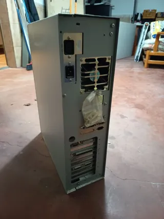 Ordenador Vintage con Doble Disquetera