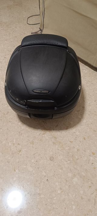 Baúl SHAD SH26 Negro con Respaldo y Soporte