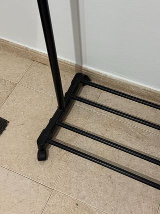 Perchero Metálico con Ruedas