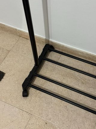 Perchero Metálico con Ruedas