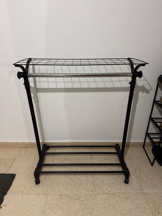 Perchero Metálico con Ruedas