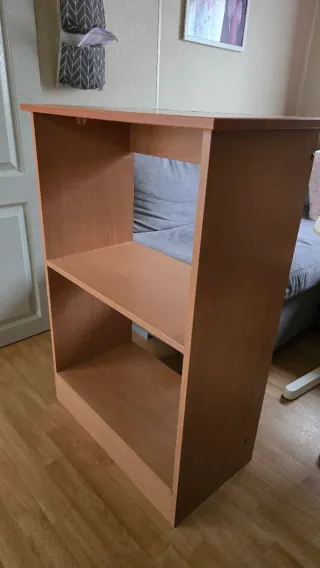 Estantería baja de madera