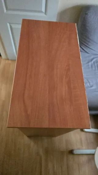 Estantería baja de madera