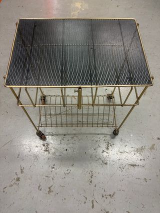 Mesa auxiliar discos vintage dorada