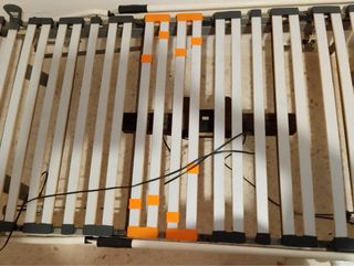 Cama articulada de madera y plástico