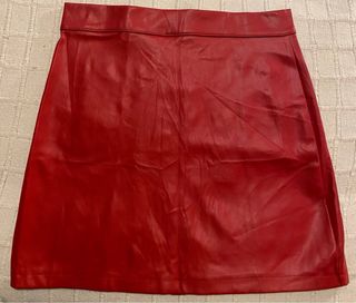 Falda roja cuero cremallera frontal