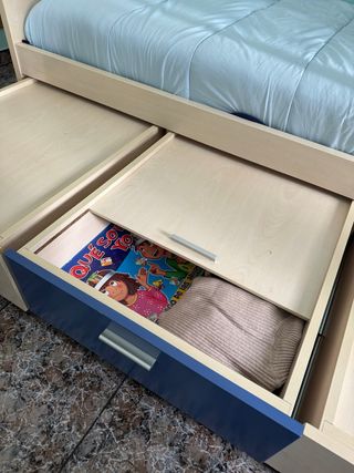 Cama tipo litera con cajones