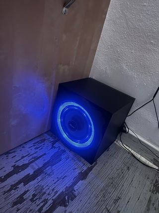 Altavoz subwoofer Trust con luces LED azules