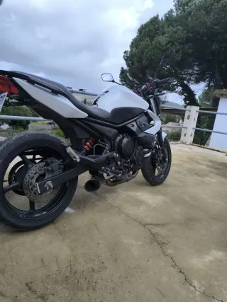 Yamaha XJ6 Naked Blanca A2