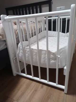 Cuna de bebé blanca
