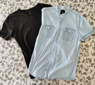 Camiseta negra y camisa azul