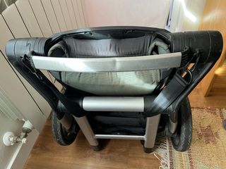 Carrito Joolz Hub+ verde oliva con funda lluvia