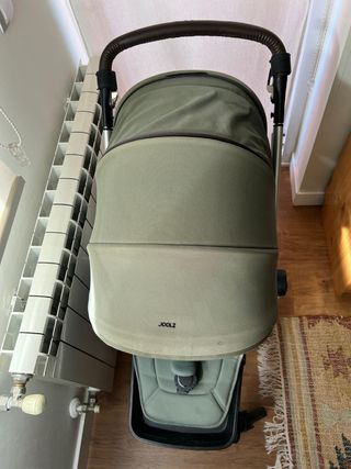 Carrito Joolz Hub+ verde oliva con funda lluvia