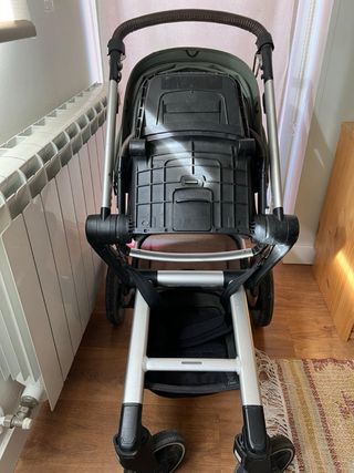 Carrito Joolz Hub+ verde oliva con funda lluvia