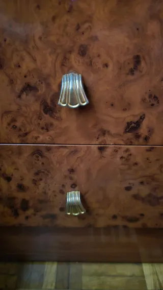 Muebles de dormitorio: cómoda, 2 mesillas y espejo