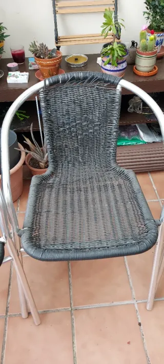 Sillas de terraza metálicas y de ratan (4uds)