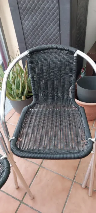 Sillas de terraza metálicas y de ratan (4uds)