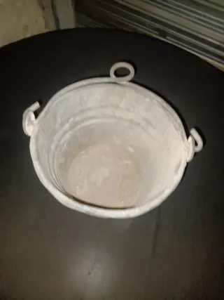 Secchiello antico in ferro per pozzo