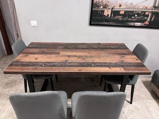 Mesa de comedor con 4 sillas