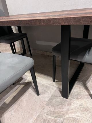 Mesa de comedor con 4 sillas