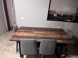Mesa de comedor con 4 sillas