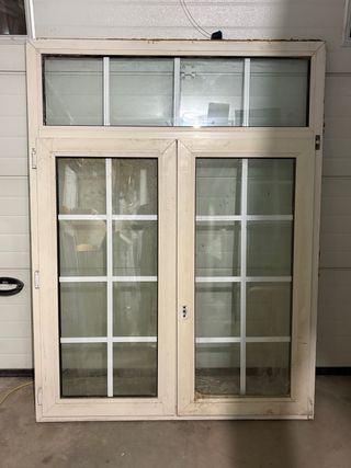Ventana doble PVC con fijo superior.