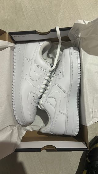 Nike Air Force 1 07 FLYEASE Bianche