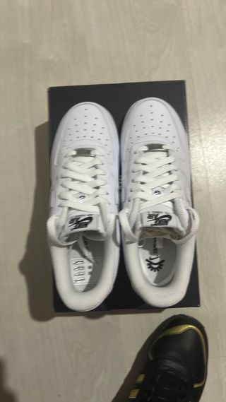 Nike Air Force 1 07 FLYEASE Bianche