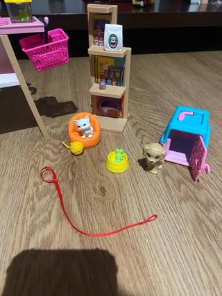 Barbie veterinaria y consulta de mascotas