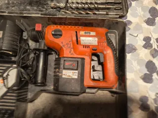 Taladro percutor BTI profesional con accesorios