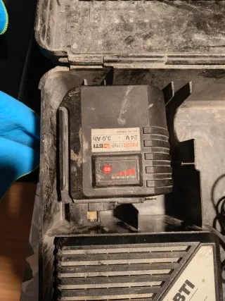 Taladro percutor BTI profesional con accesorios