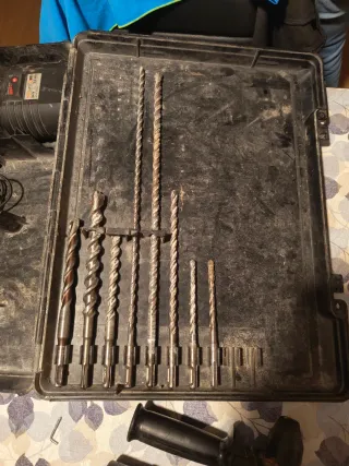 Taladro percutor BTI profesional con accesorios