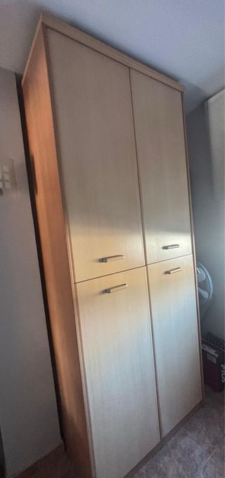 Armario juvenil, cama y estantería