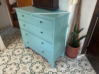 Cómoda azul de madera de pino