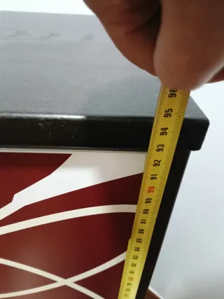 Mueble Ikea puertas decoradas blanco y rojo