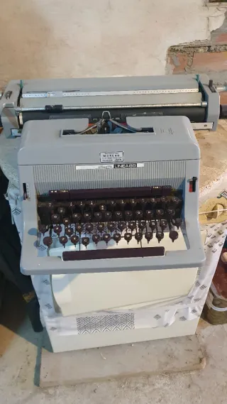 Máquina de escribir Olivetti LINEA 88