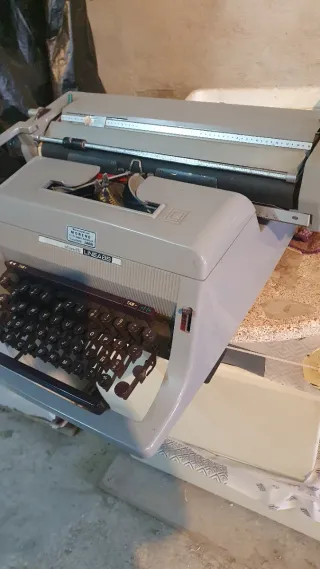 Máquina de escribir Olivetti LINEA 88