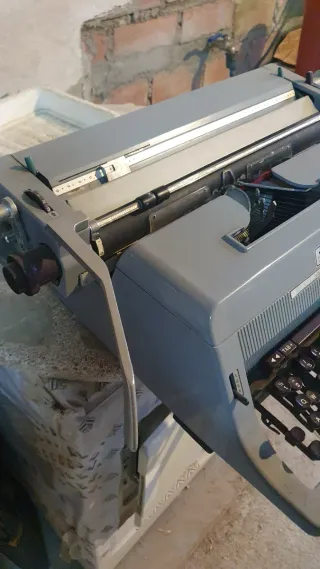 Máquina de escribir Olivetti LINEA 88
