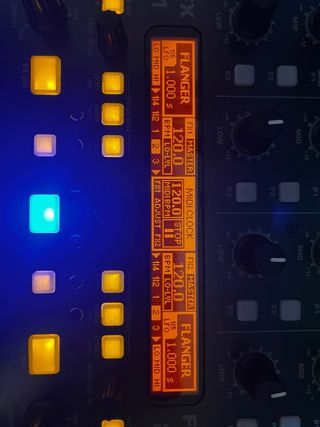 Mesa de mezclas Behringer DDM 4000