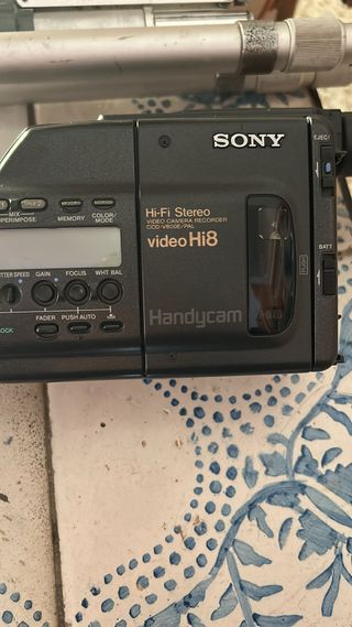 Sony Handycam Video Hi8 CCD-V800E + trípode