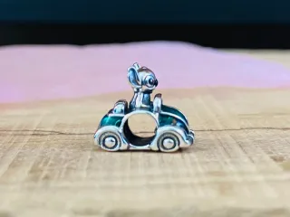 Charm | Stitch en Coche Estilo Vintage Disney
