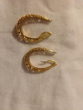 Pendientes chapados en oro