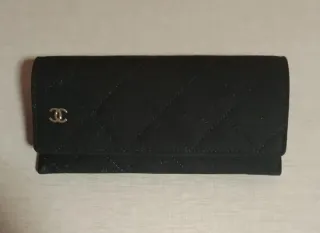 Funda gafas Chanel acolchada negra