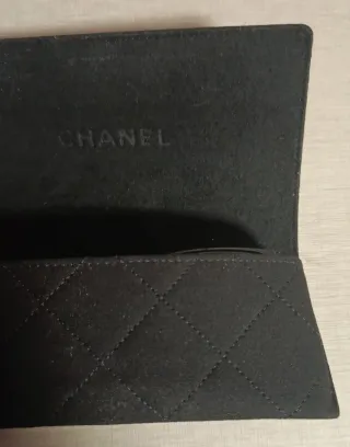 Funda gafas Chanel acolchada negra