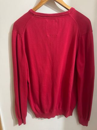 Jersey cuello pico rojo