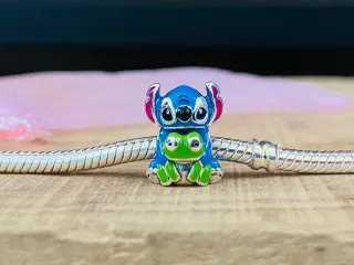 Charm | Stitch con Sapo Disney