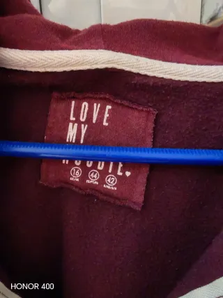 Sudadera granate con cremallera y capucha