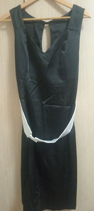 Vestido negro verano con cinturón blanco