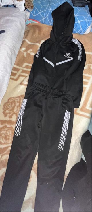 Conjunto chándal negro con detalles